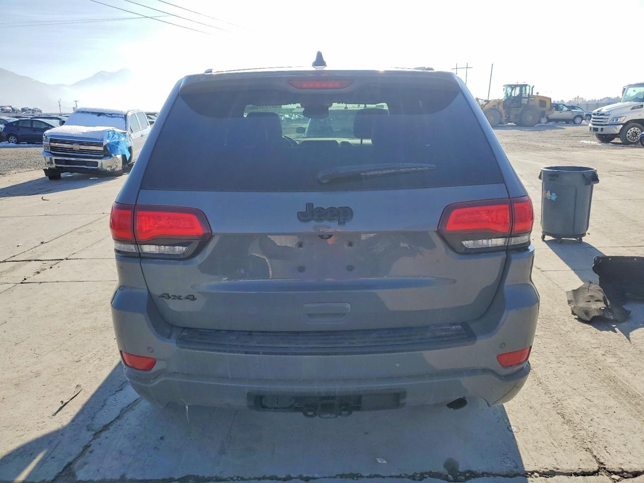 2019 JEEP GRAND CHEROKEE LAREDO photo 6