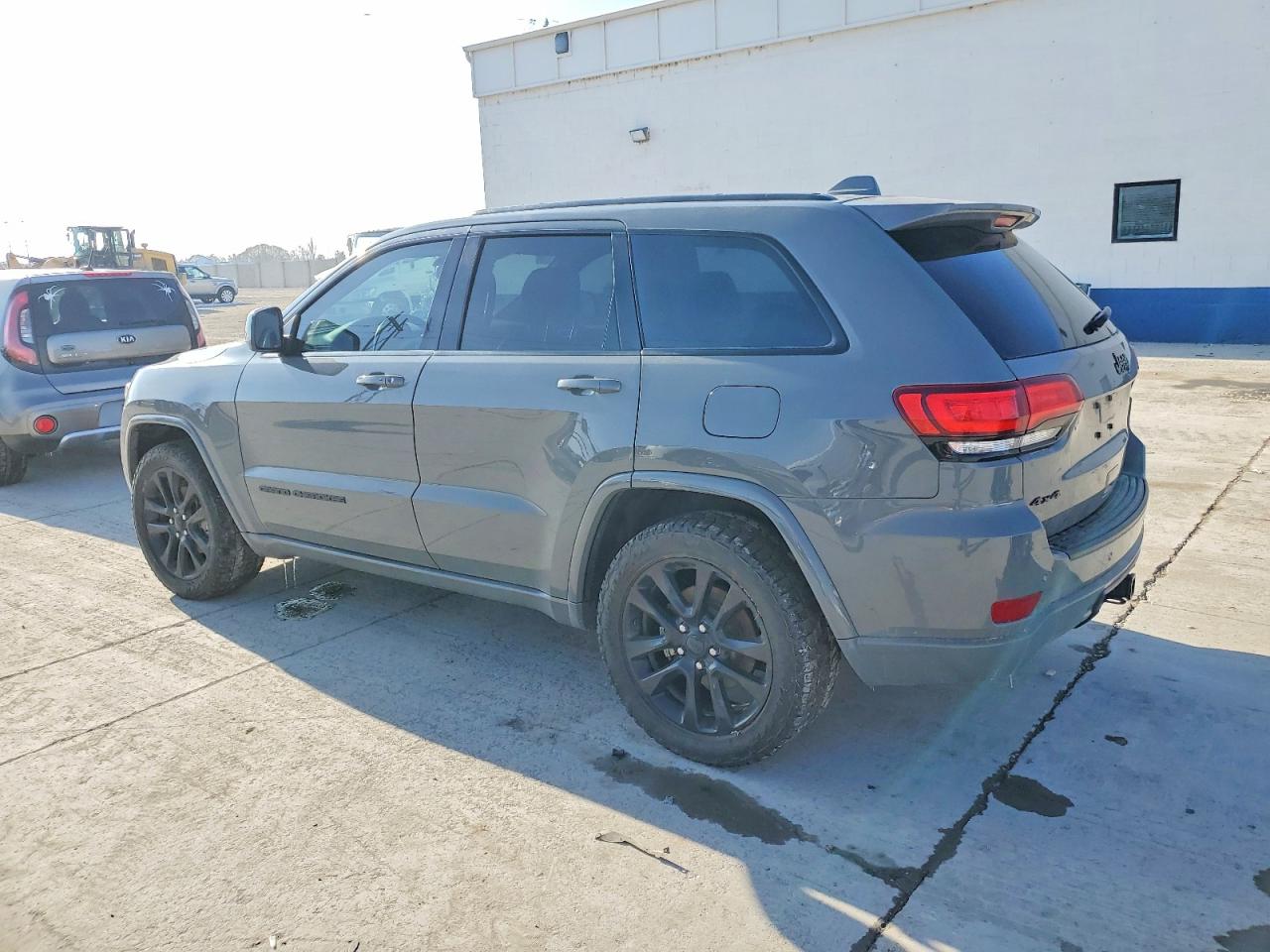 2019 JEEP GRAND CHEROKEE LAREDO photo 2