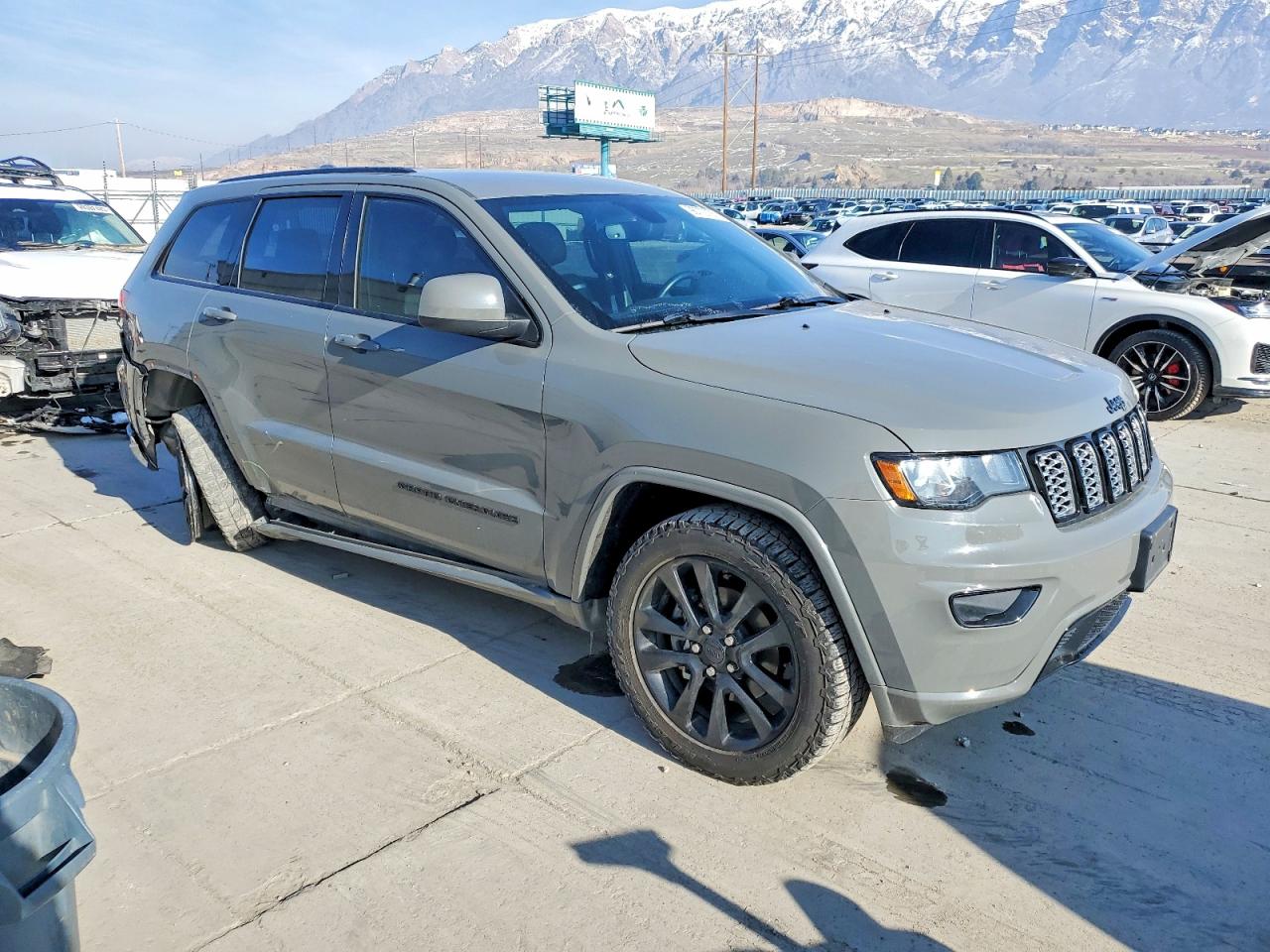 2019 JEEP GRAND CHEROKEE LAREDO photo 4