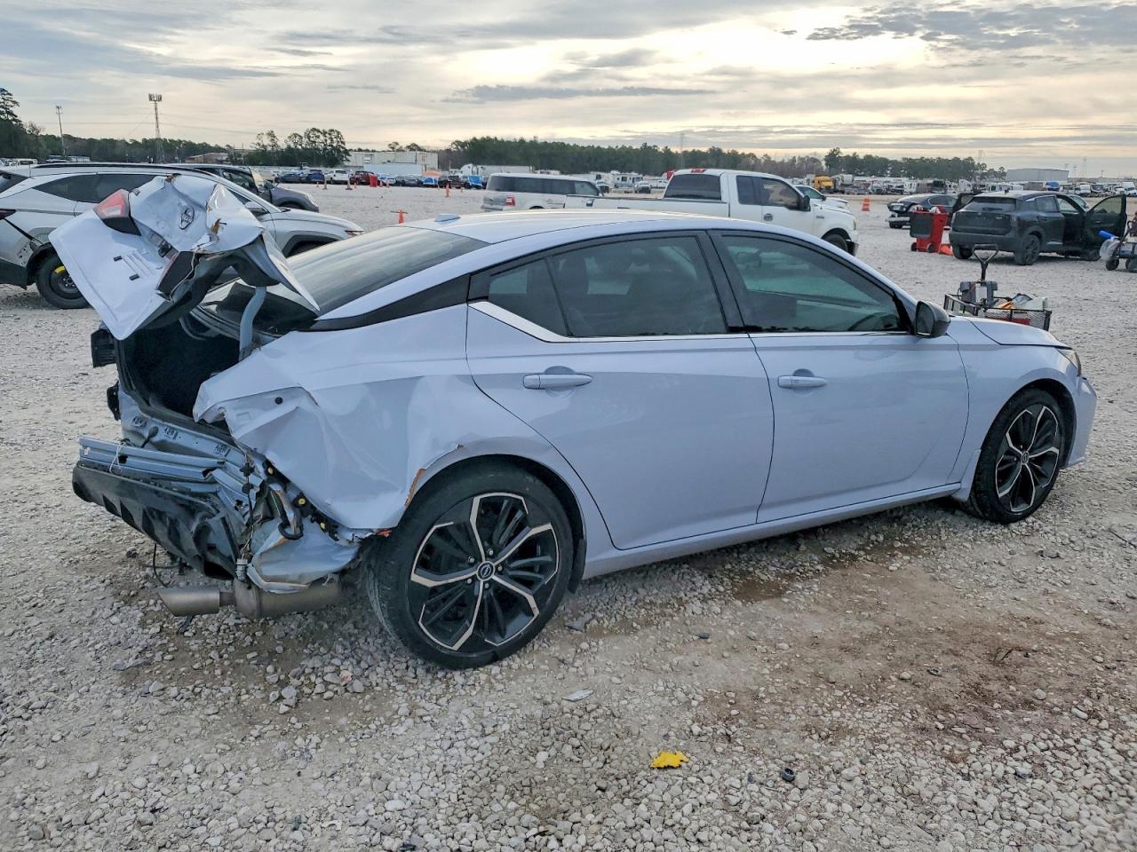 2024 NISSAN ALTIMA 2.5 SR photo 3