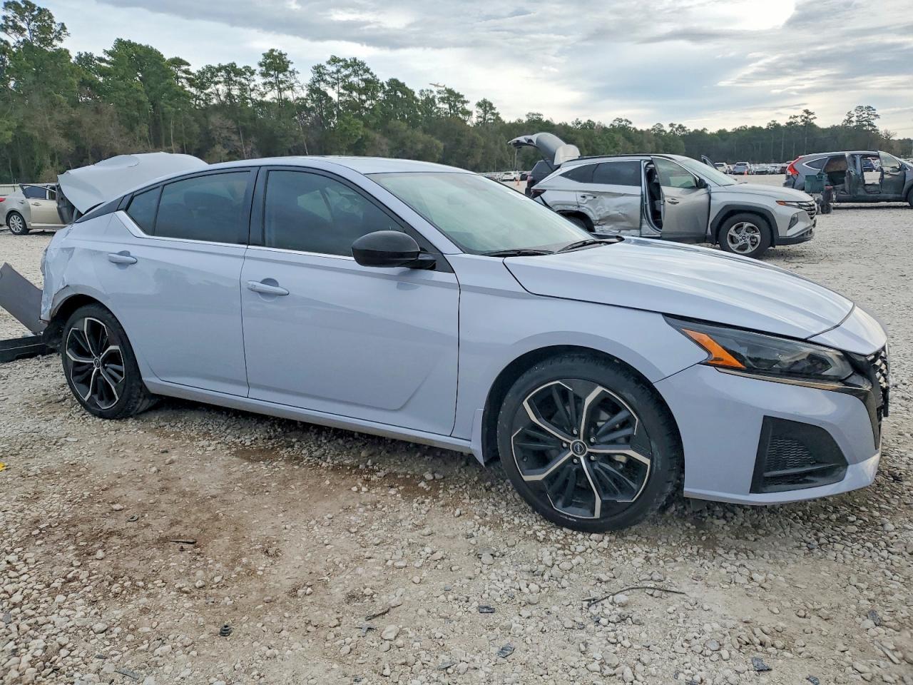 2024 NISSAN ALTIMA 2.5 SR photo 4