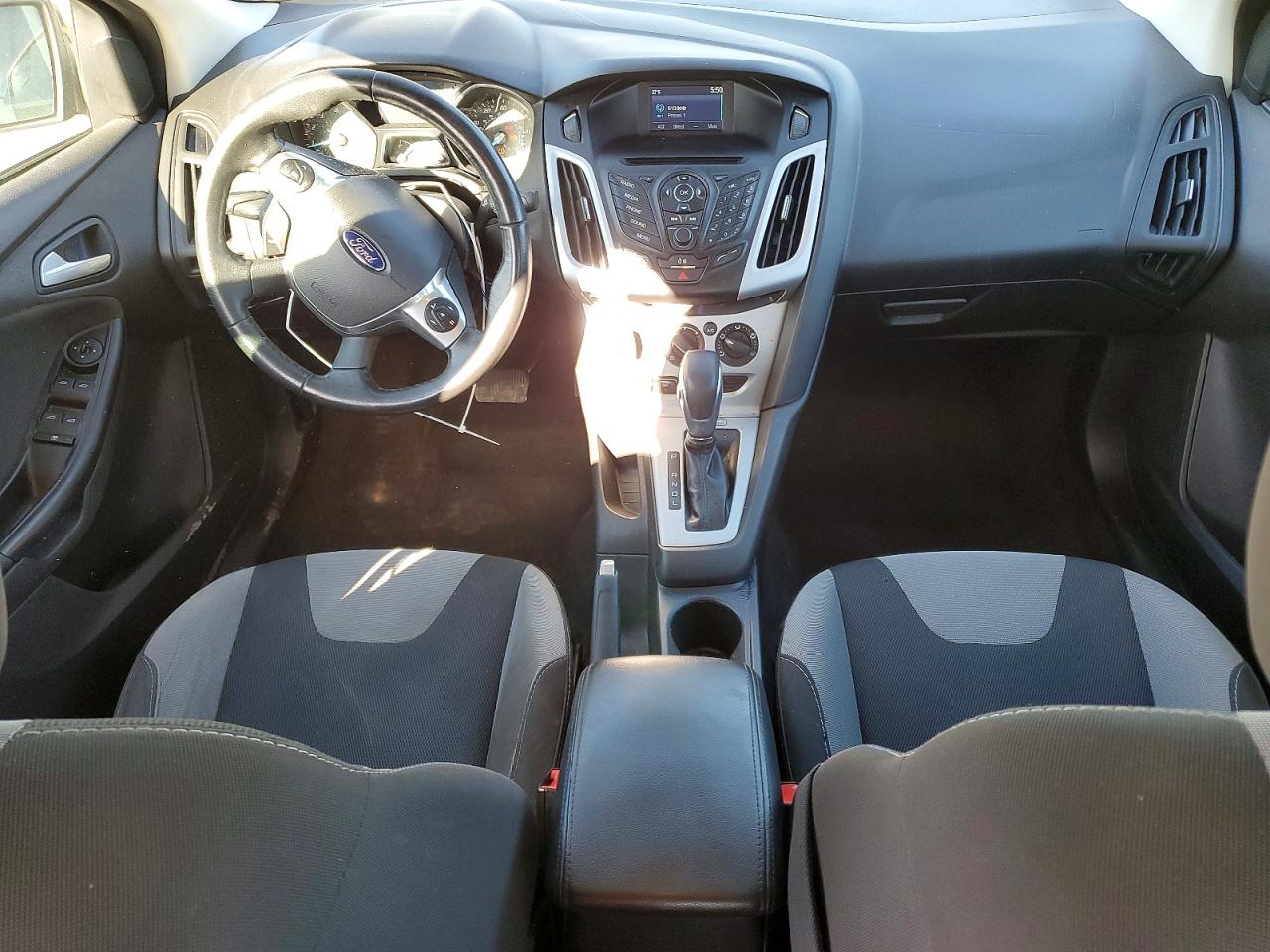 2014 FORD FOCUS SE photo 8