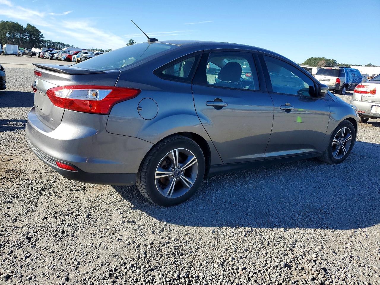 2014 FORD FOCUS SE photo 3