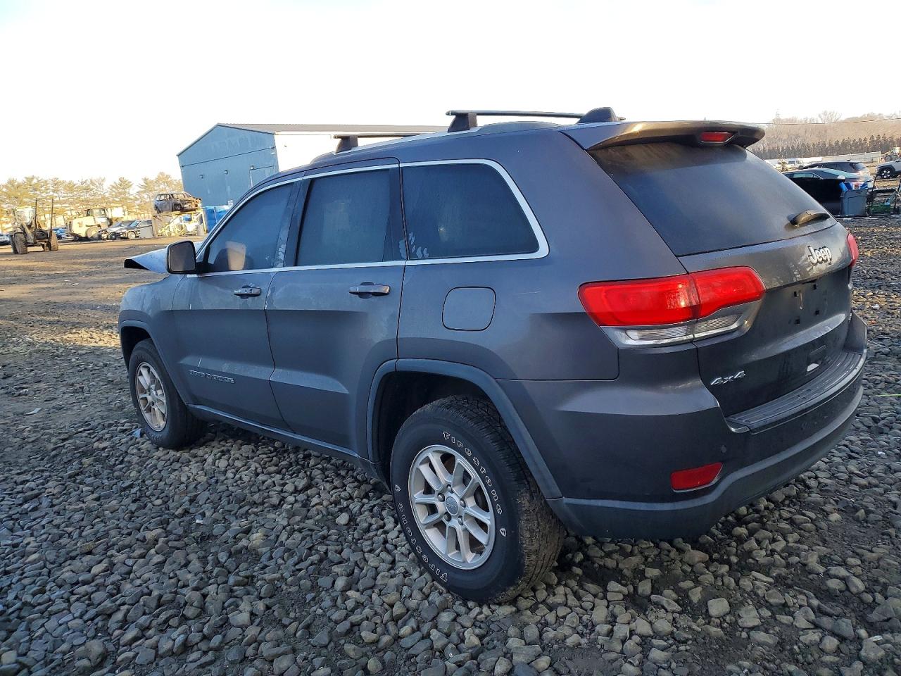 2019 JEEP GRAND CHEROKEE LAREDO photo 3