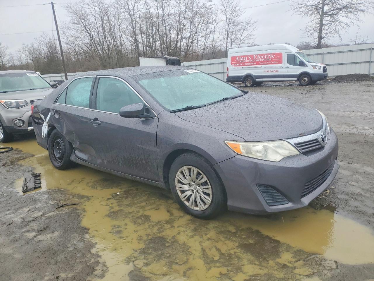 2013 TOYOTA CAMRY L photo 4