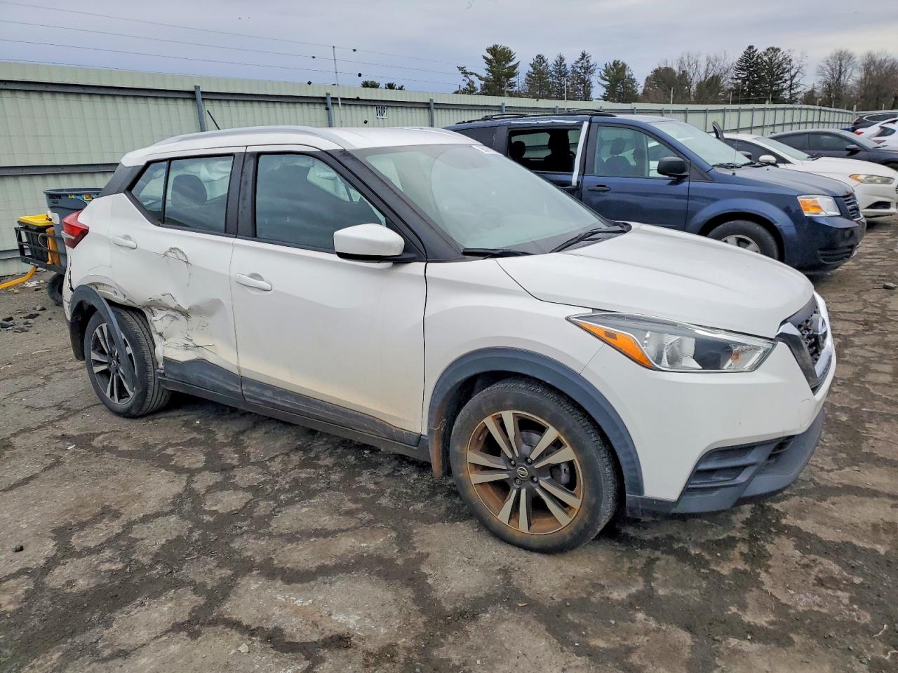 2019 NISSAN KICKS S photo 4
