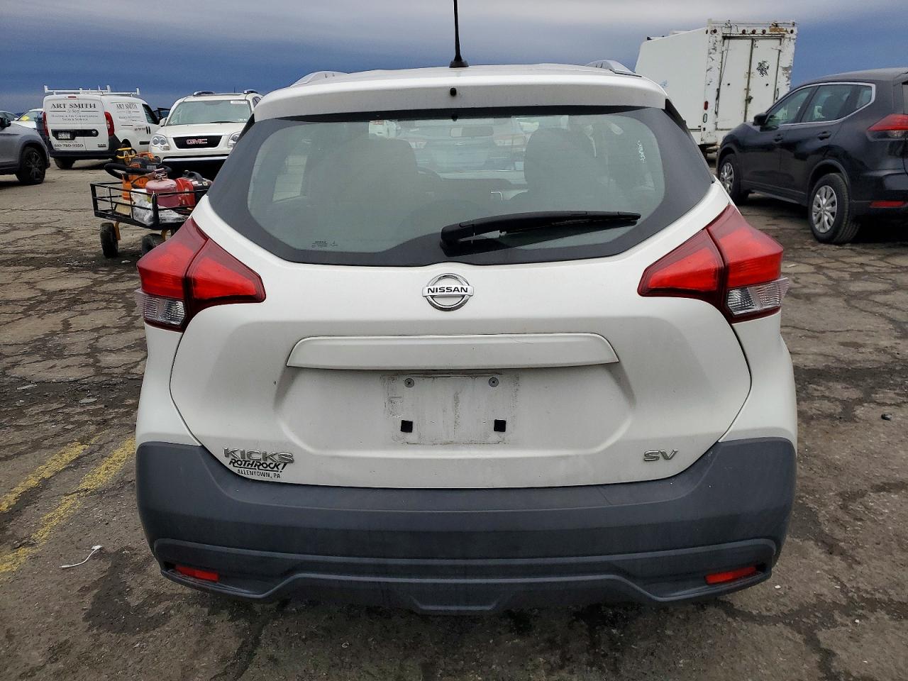 2019 NISSAN KICKS S photo 6