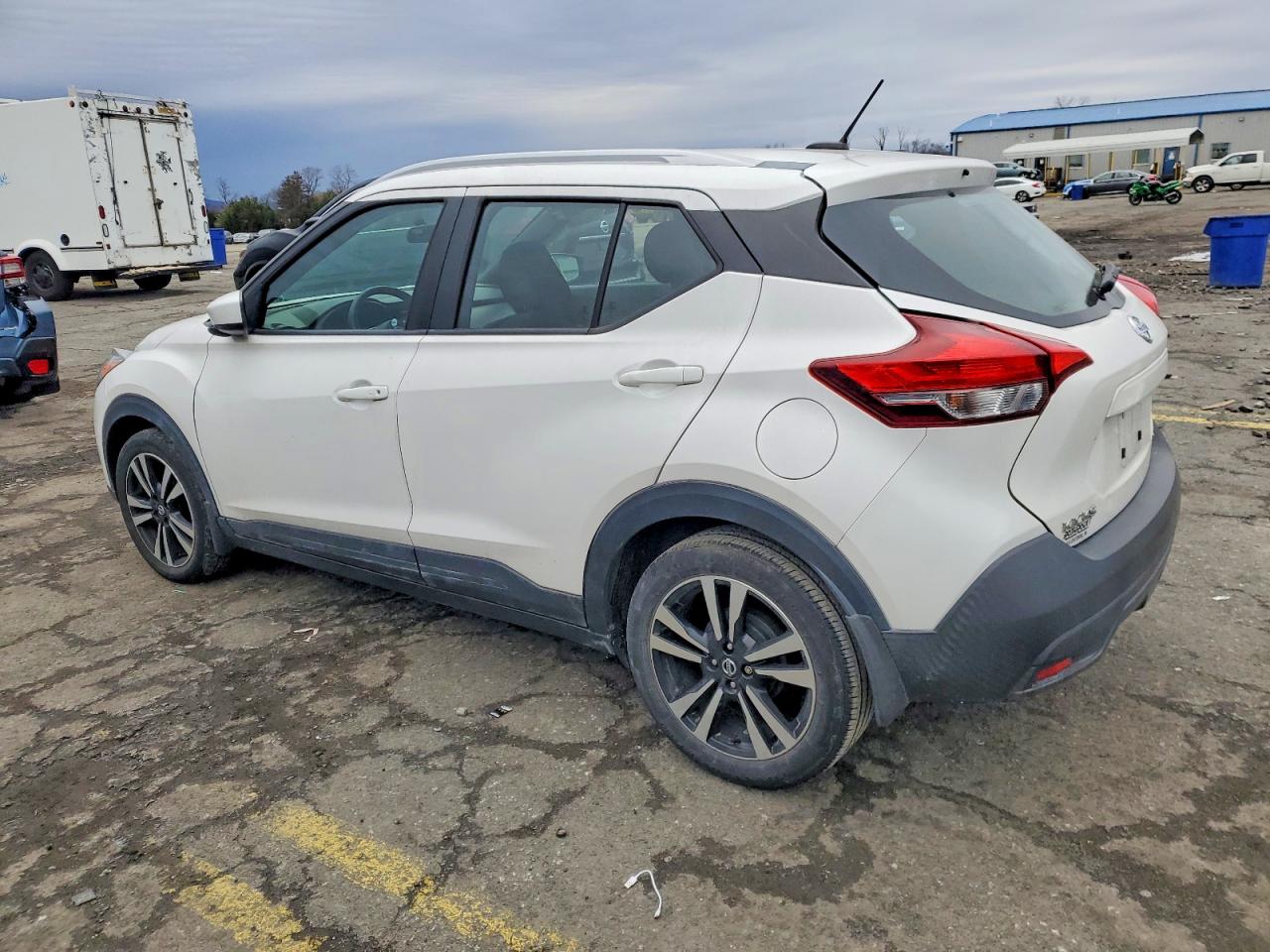 2019 NISSAN KICKS S photo 2