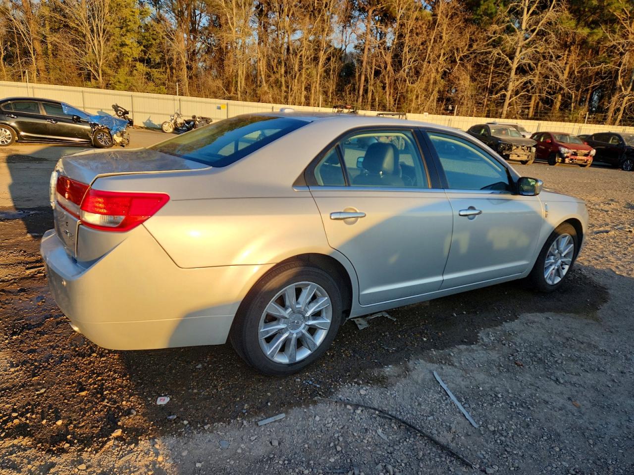 2011 LINCOLN MKZ photo 3