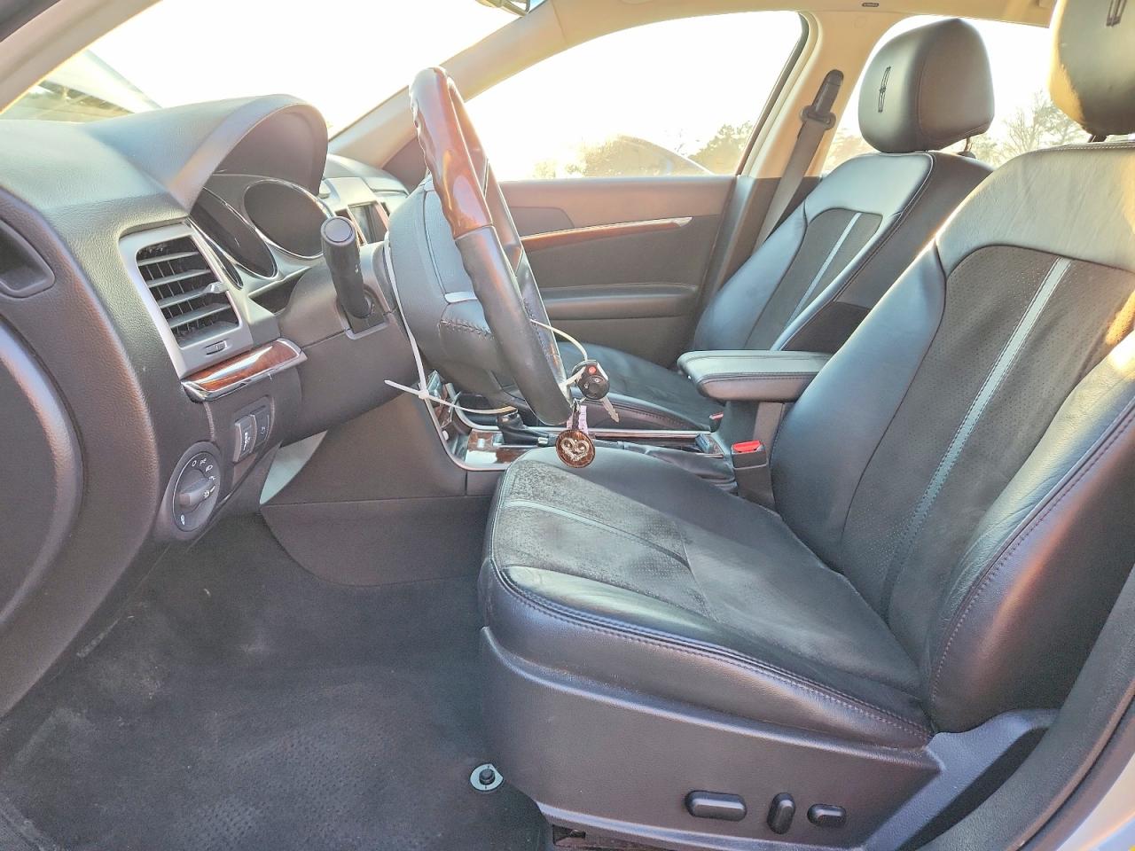 2011 LINCOLN MKZ photo 7