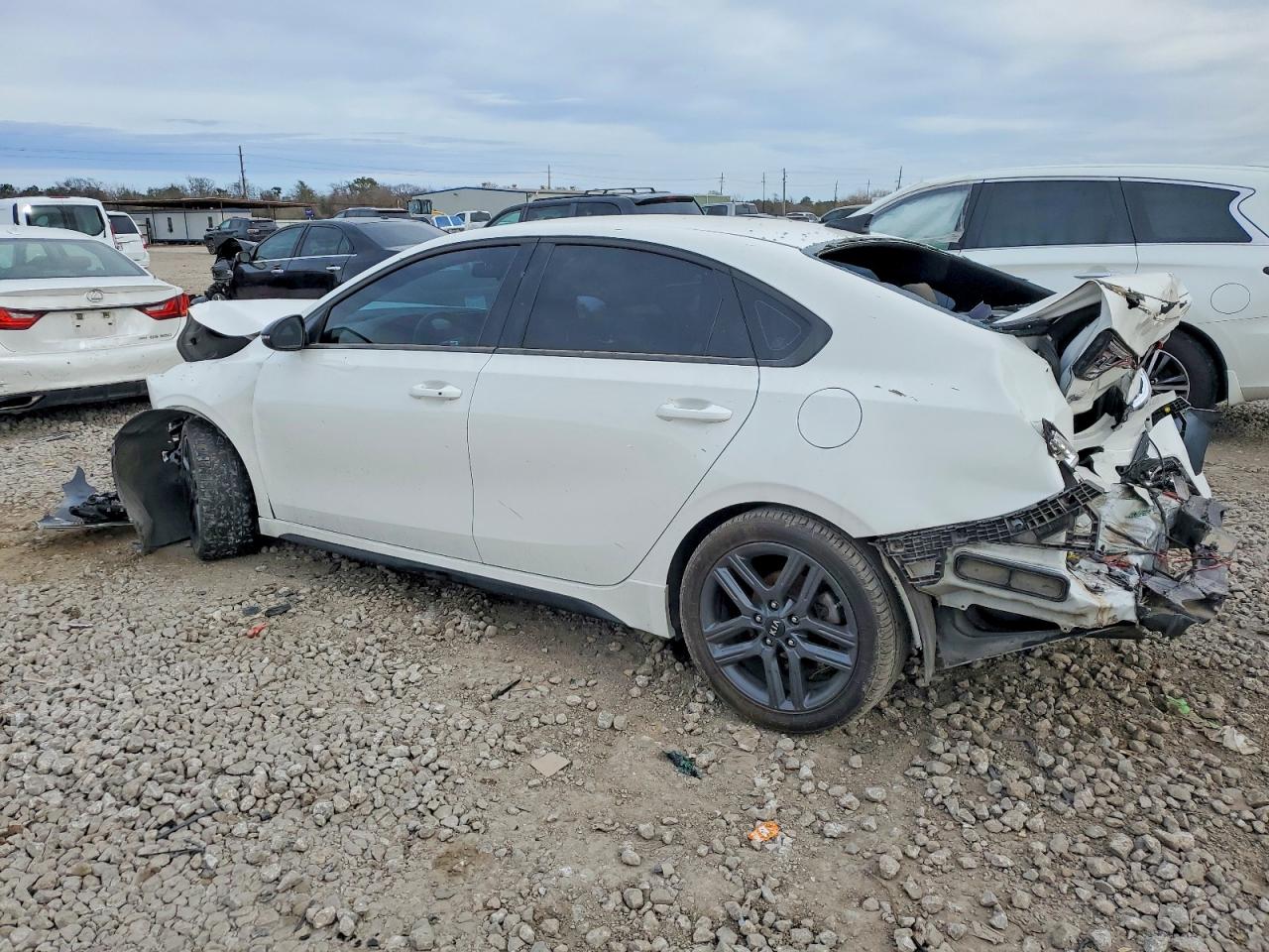 2020 KIA FORTE GT LINE photo 2