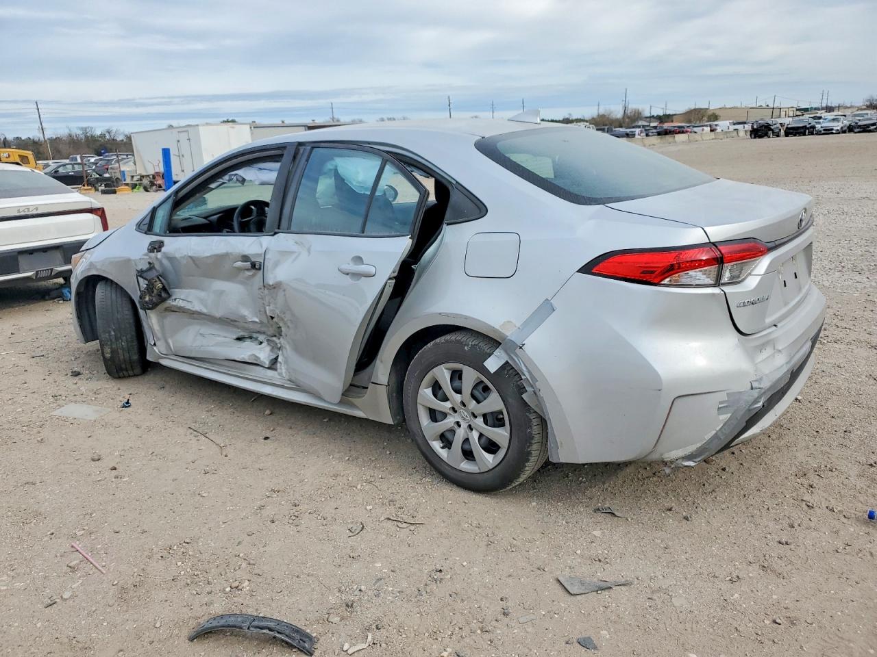 2021 TOYOTA COROLLA LE photo 2