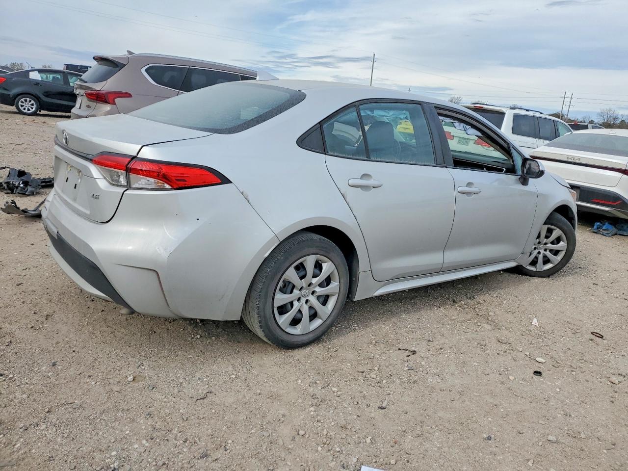 2021 TOYOTA COROLLA LE photo 3