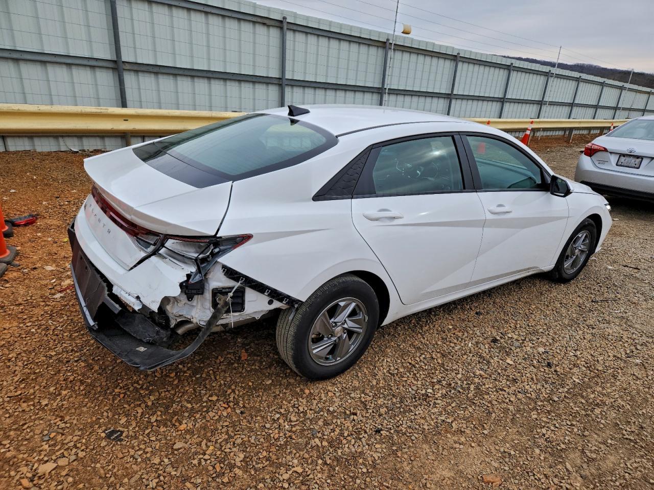 2024 HYUNDAI ELANTRA SE photo 3