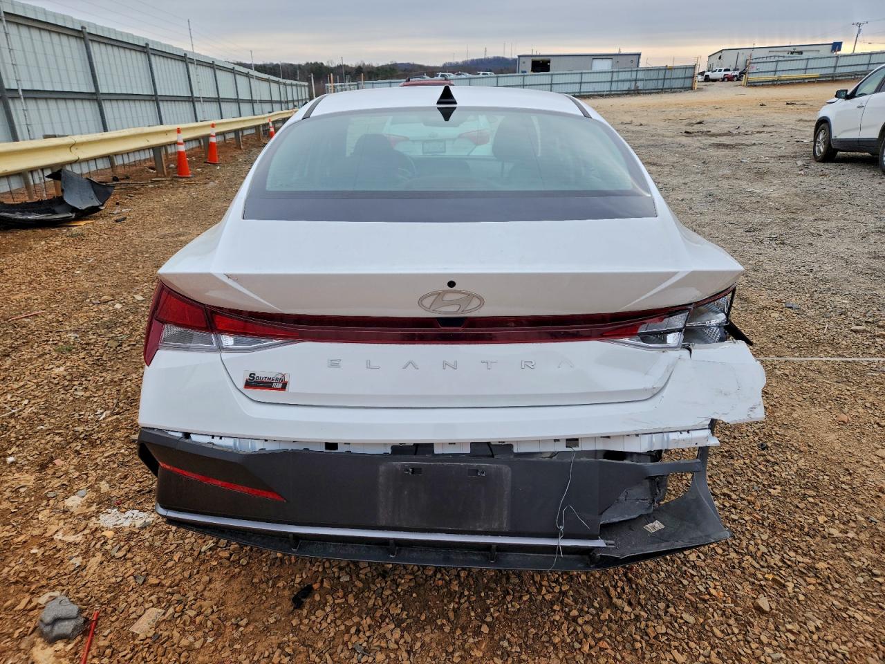 2024 HYUNDAI ELANTRA SE photo 6