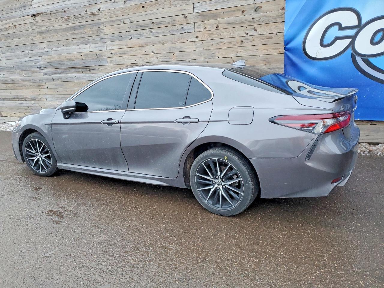 2022 TOYOTA CAMRY SE photo 2