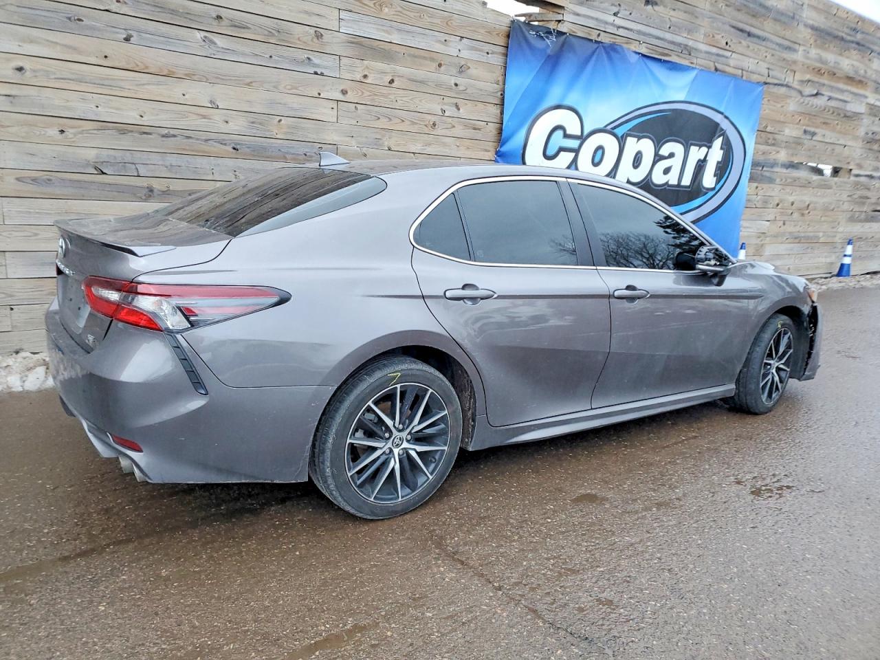 2022 TOYOTA CAMRY SE photo 3