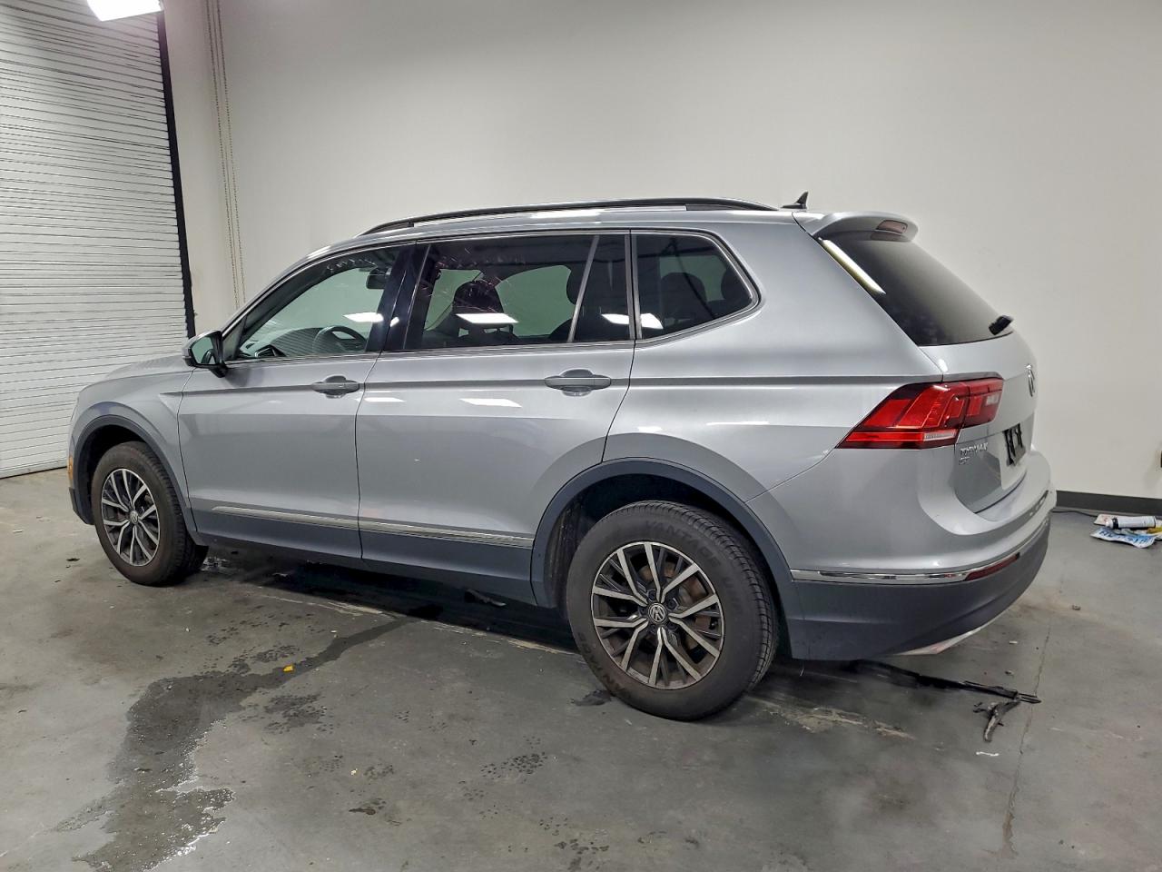 2020 VOLKSWAGEN TIGUAN SE photo 3