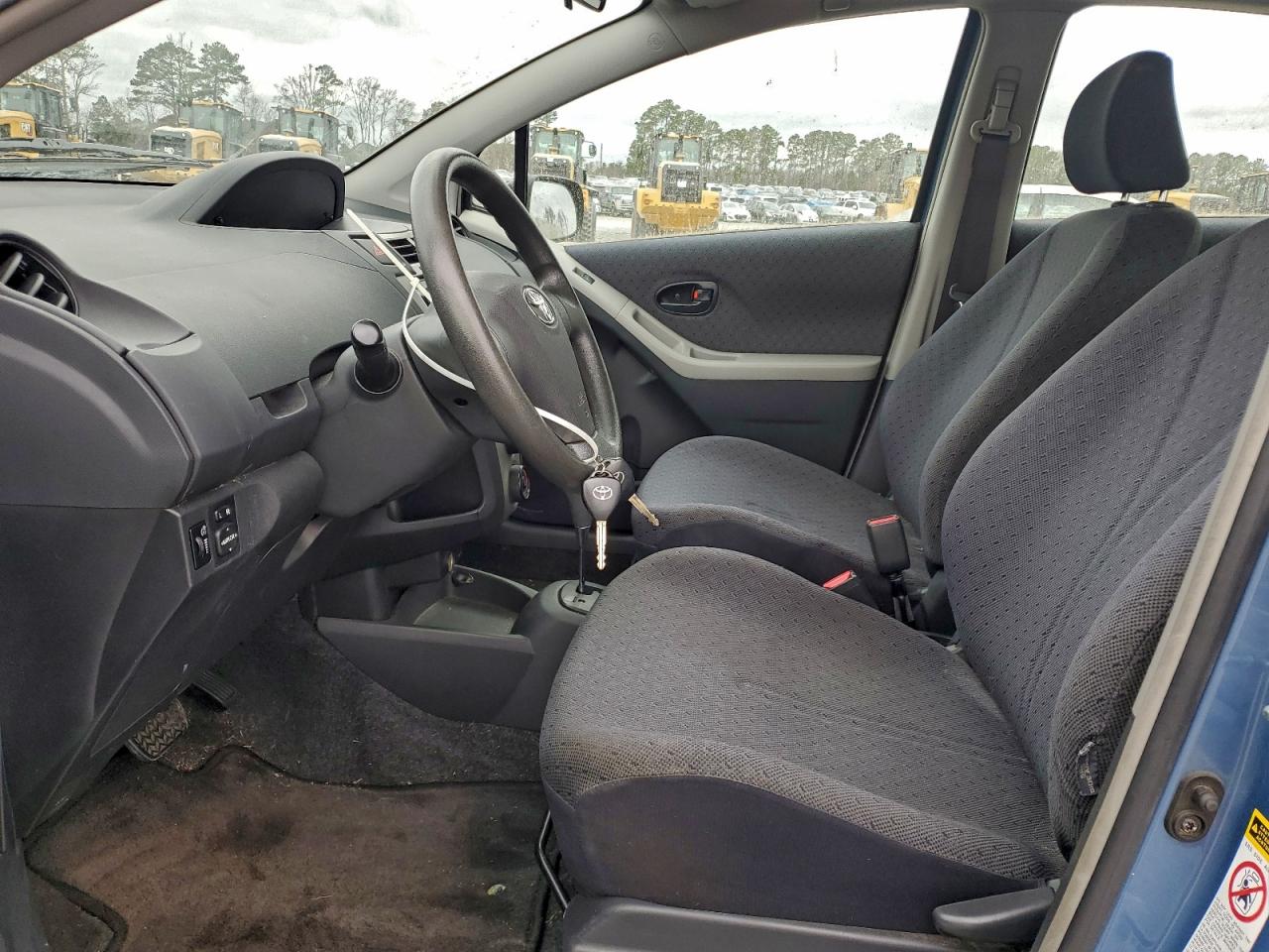 2009 TOYOTA YARIS photo 13