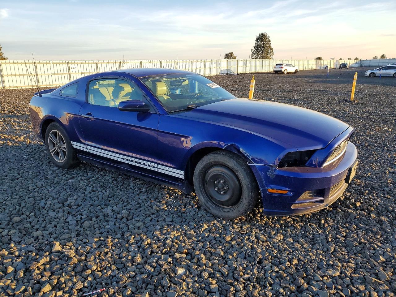 2013 FORD MUSTANG photo 4