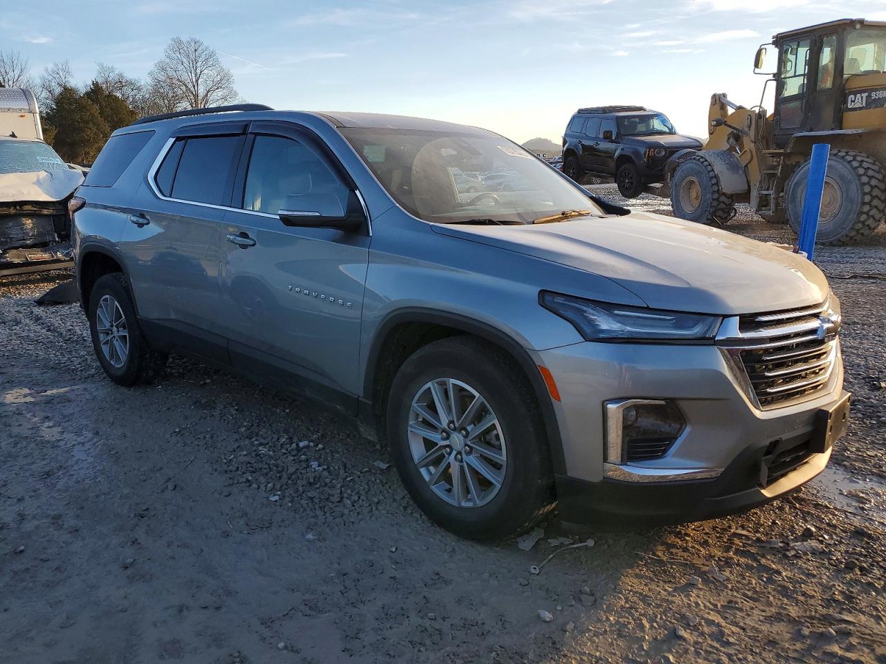 2023 CHEVROLET TRAVERSE LT photo 4