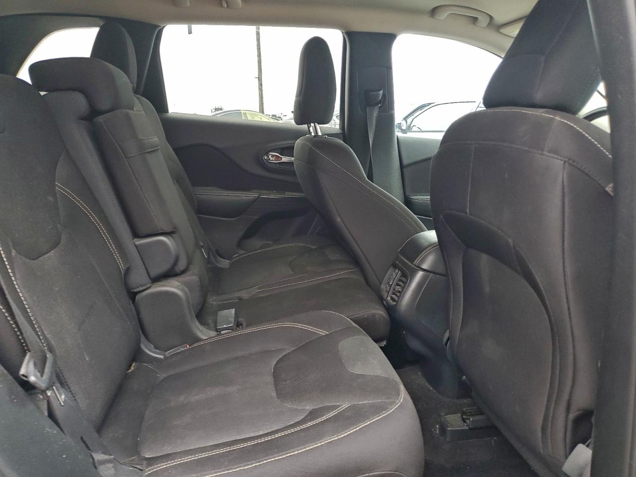 2015 JEEP CHEROKEE LATITUDE photo 11