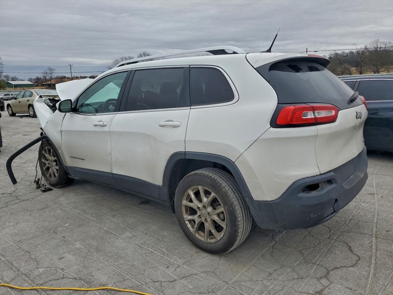2015 JEEP CHEROKEE LATITUDE photo 2