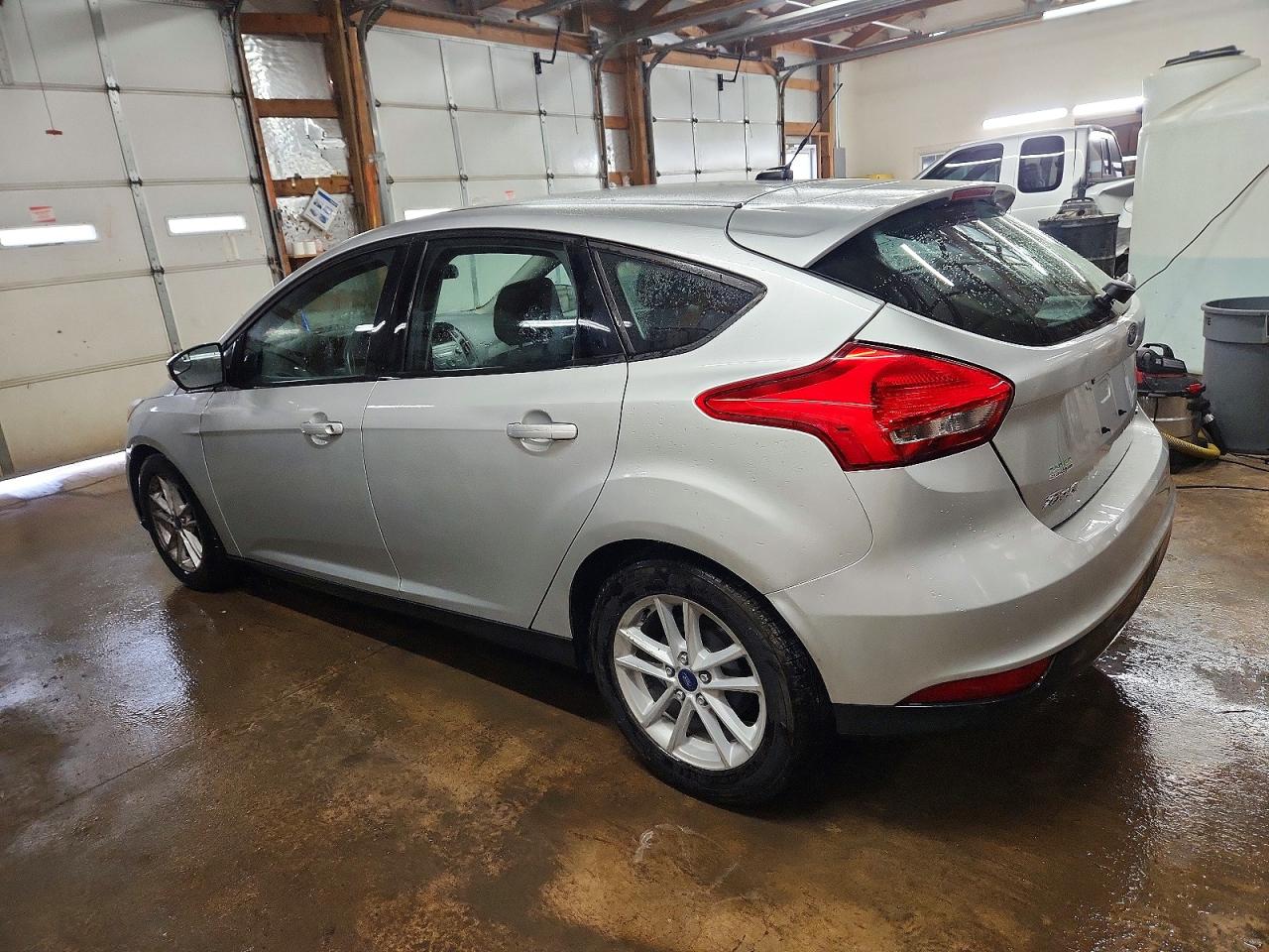 2018 FORD FOCUS SE photo 2