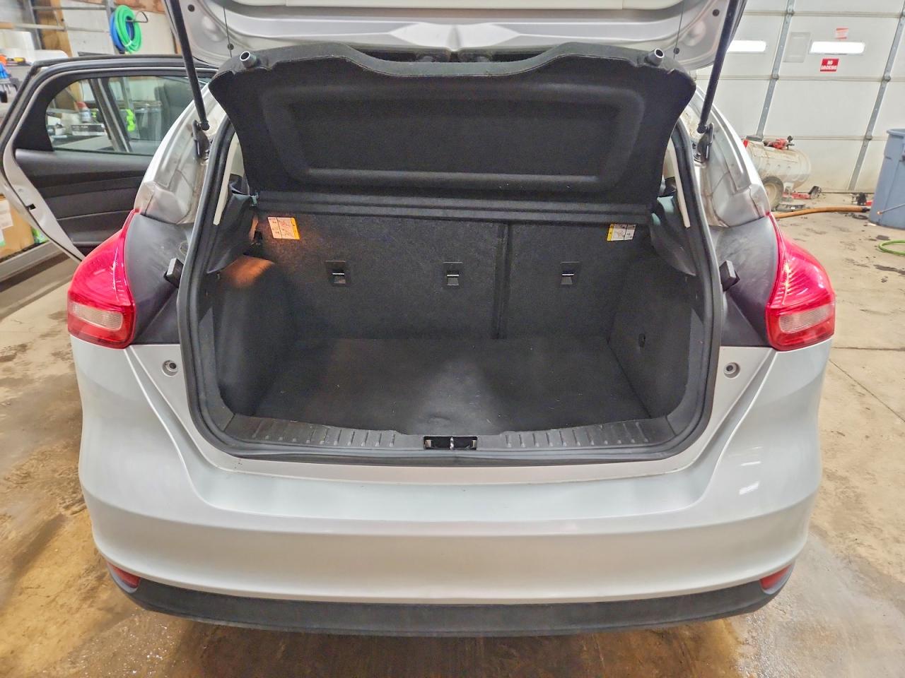 2018 FORD FOCUS SE photo 6