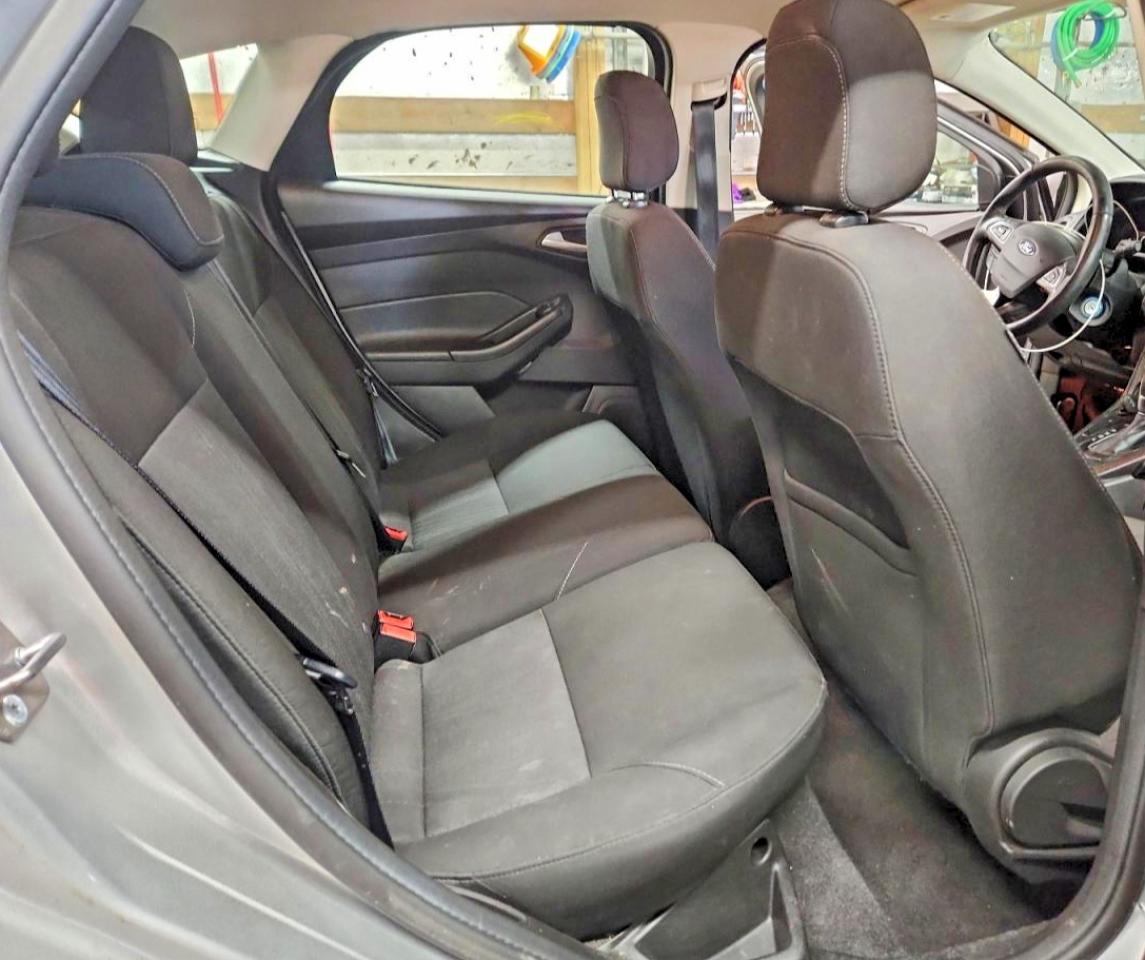 2018 FORD FOCUS SE photo 10