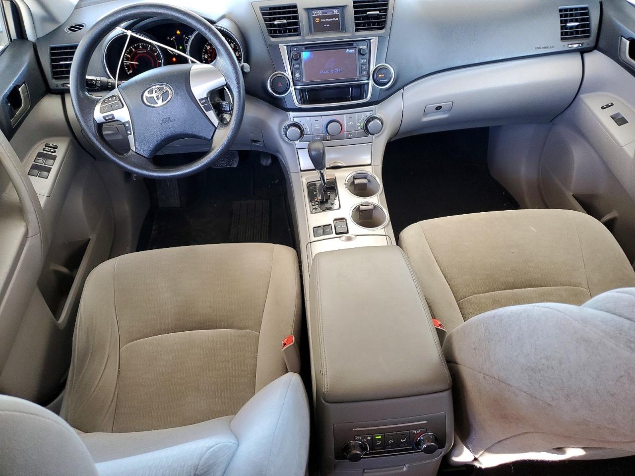 2013 TOYOTA HIGHLANDER BASE photo 8