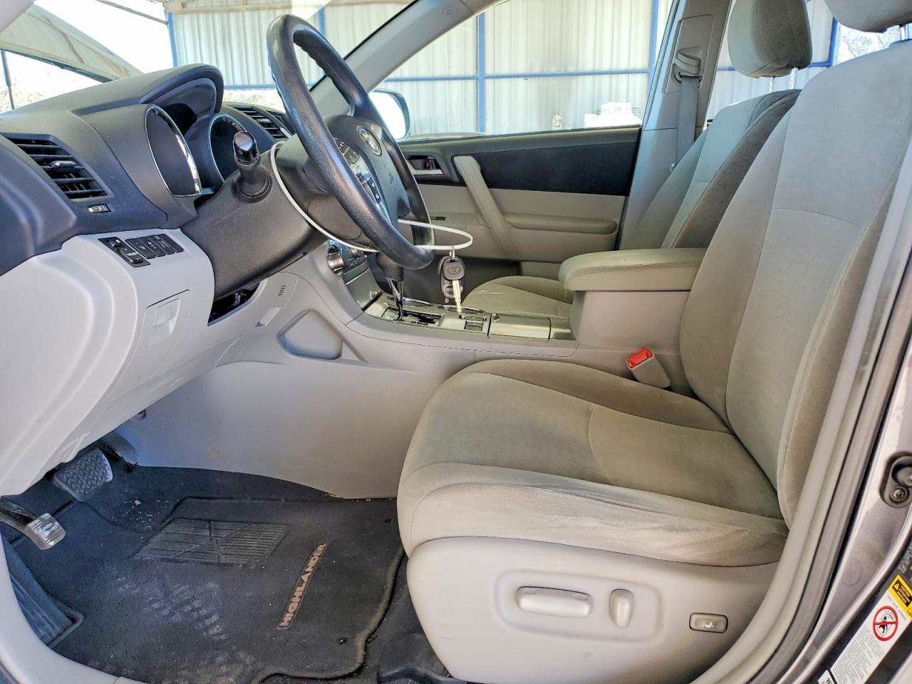 2013 TOYOTA HIGHLANDER BASE photo 7