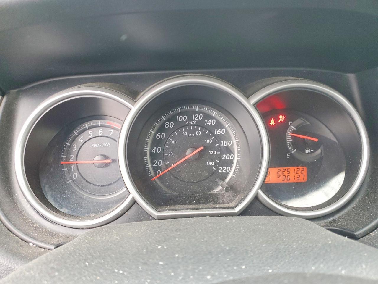 2011 NISSAN VERSA S photo 9