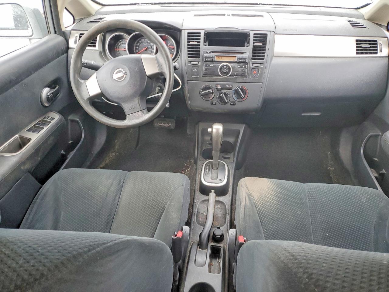 2011 NISSAN VERSA S photo 8