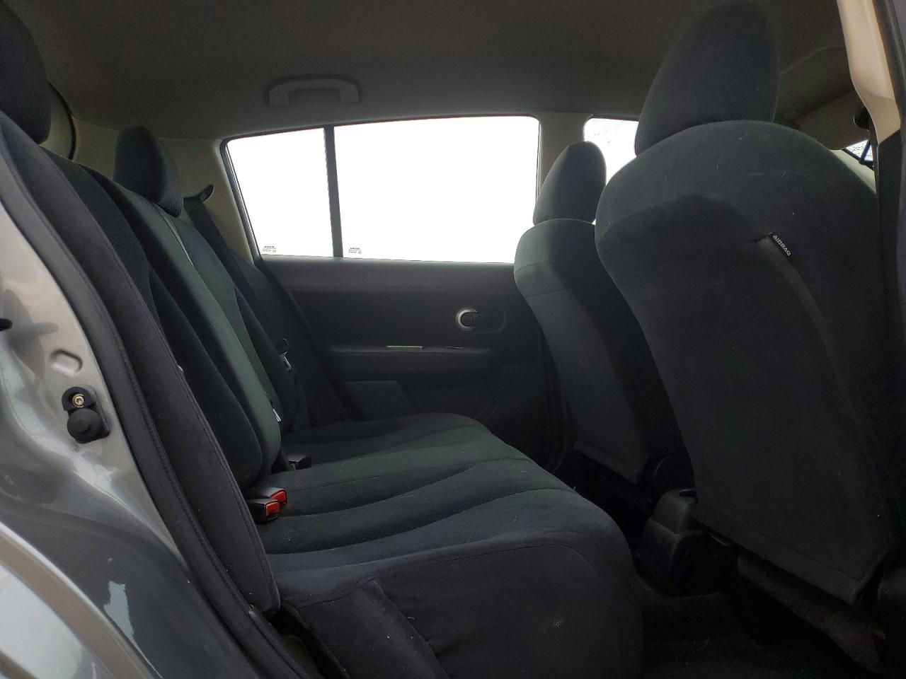 2011 NISSAN VERSA S photo 10