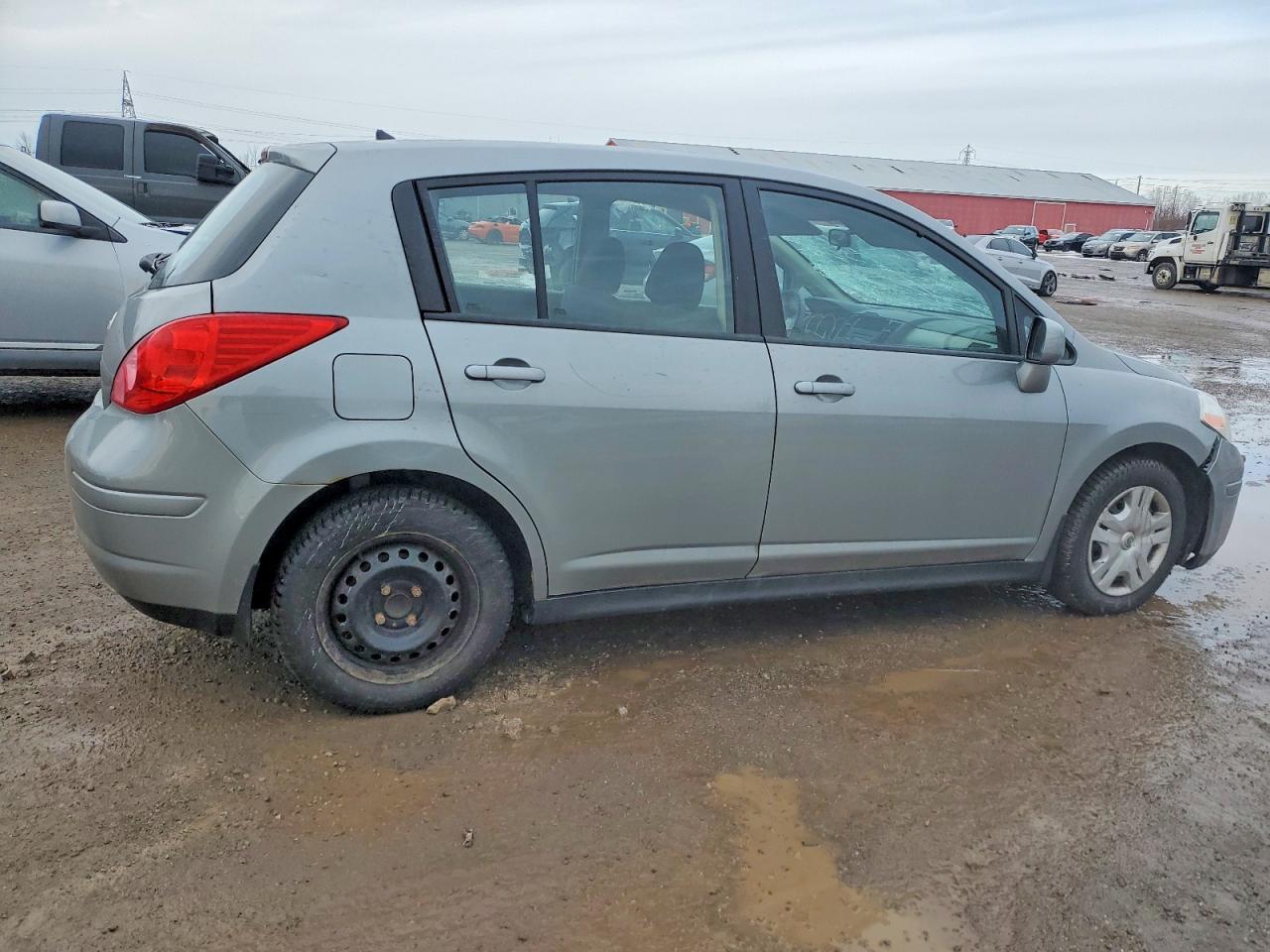 2011 NISSAN VERSA S photo 3