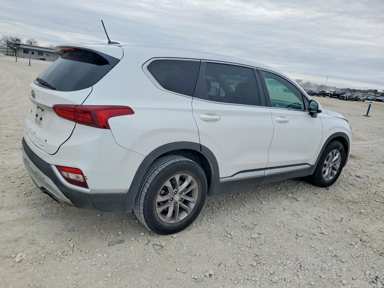2019 HYUNDAI SANTA FE SE photo 3