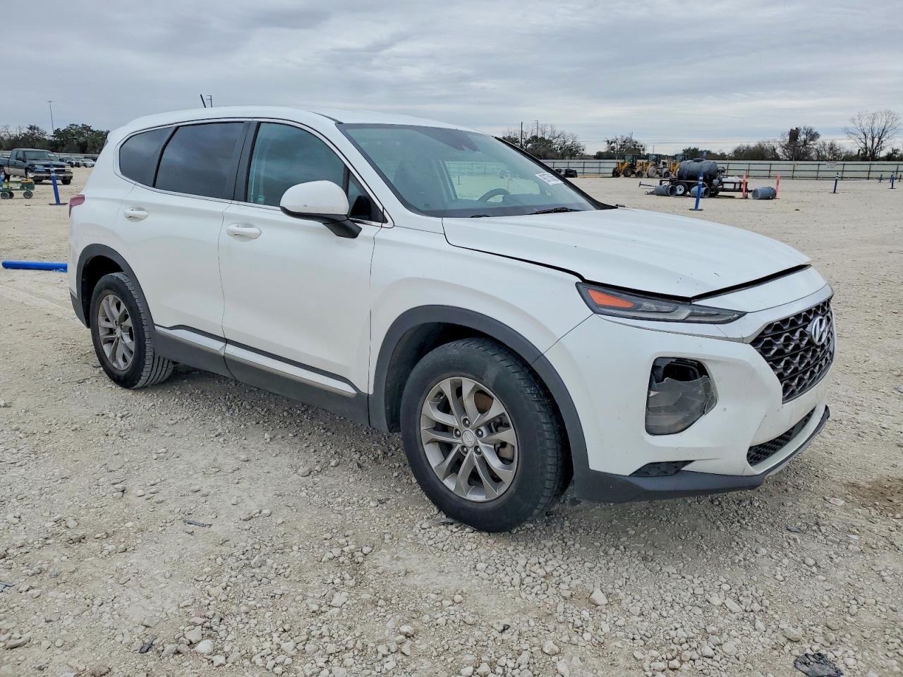 2019 HYUNDAI SANTA FE SE photo 4