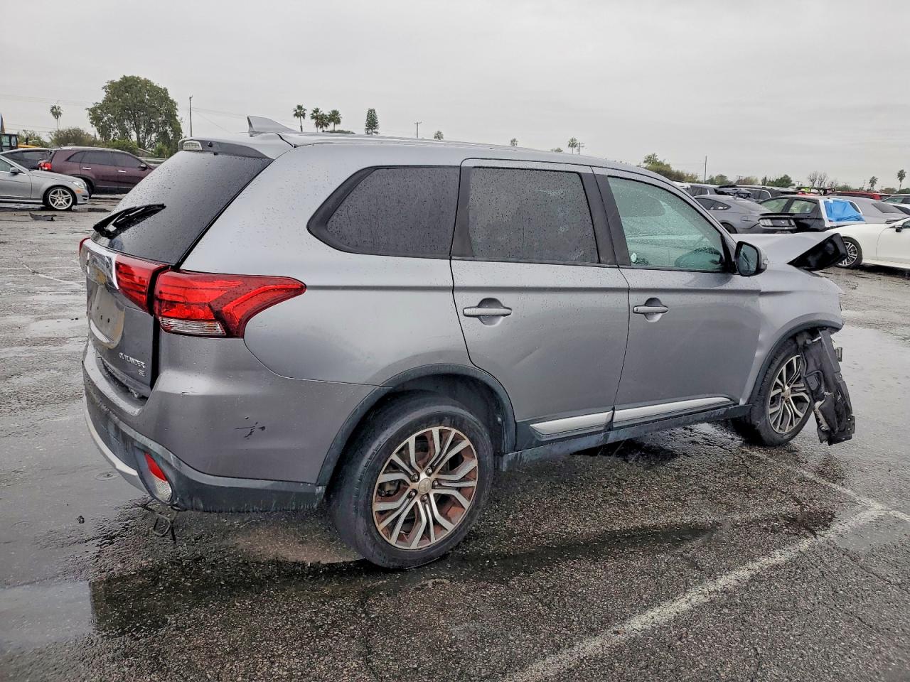 2018 MITSUBISHI OUTLANDER SE photo 5
