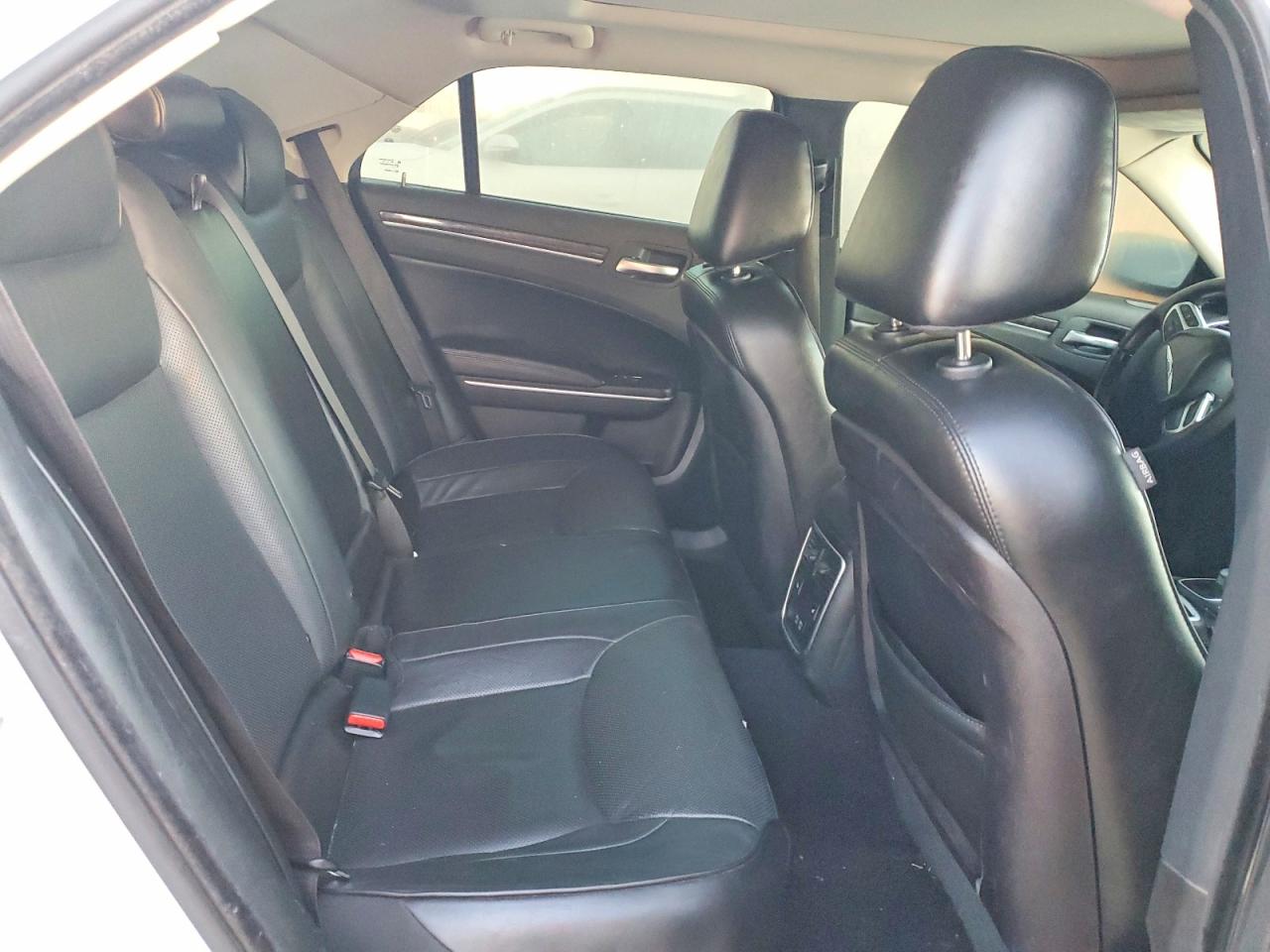 2019 CHRYSLER 300 LIMITED photo 10
