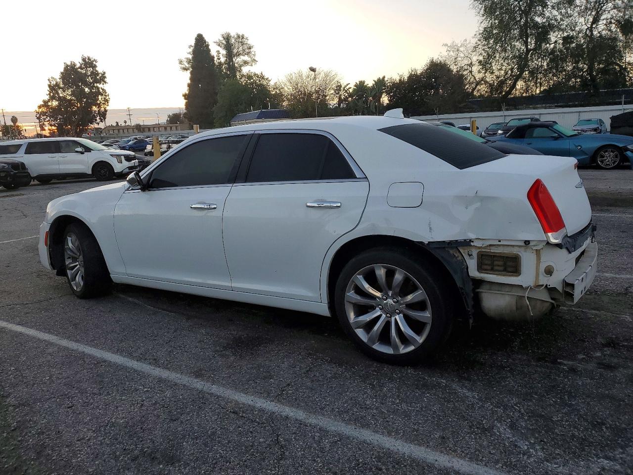 2019 CHRYSLER 300 LIMITED photo 2