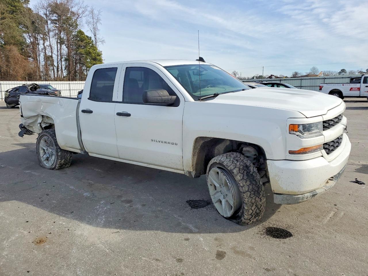 2017 CHEVROLET SILVERADO C1500 CUSTOM photo 4