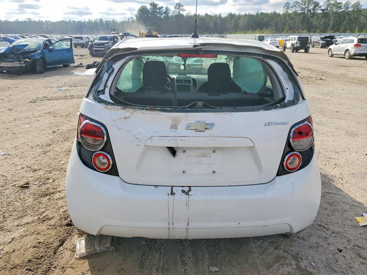 2014 CHEVROLET SONIC LS photo 6
