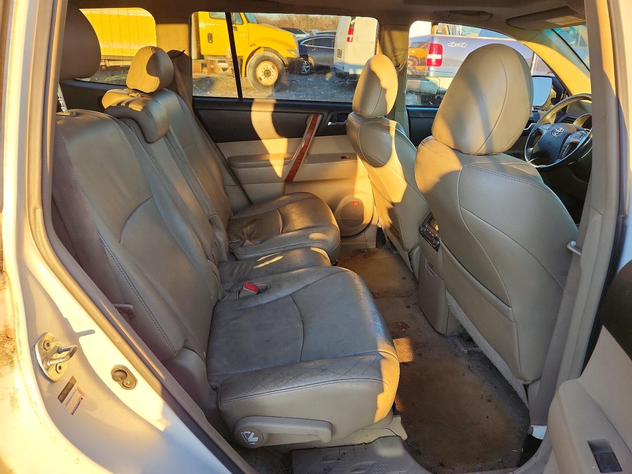 2010 TOYOTA HIGHLANDER LIMITED photo 11