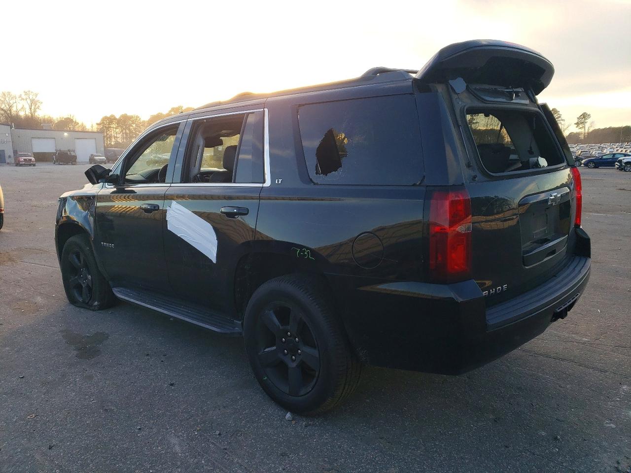 2020 CHEVROLET TAHOE K1500 LT photo 2
