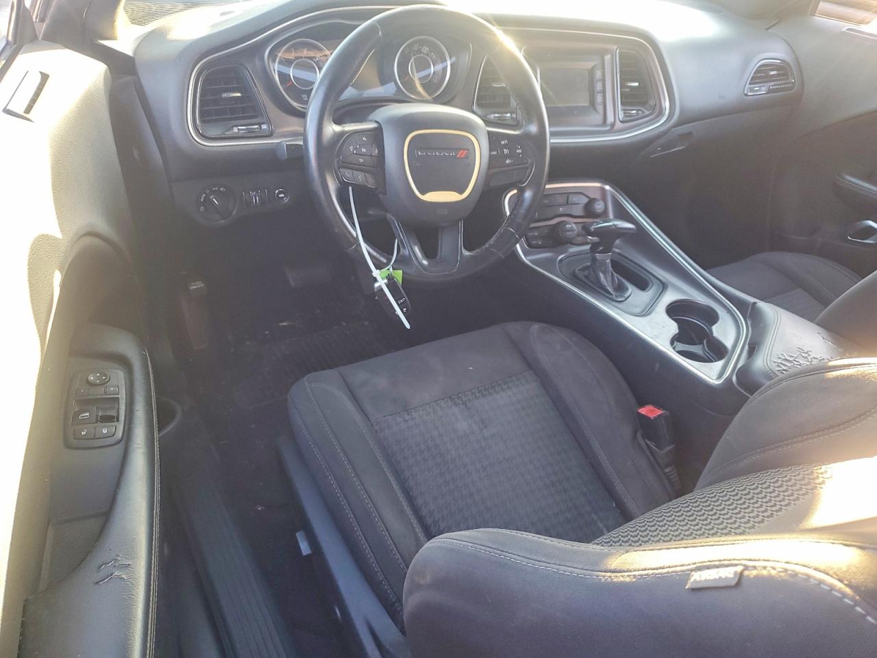 2016 DODGE CHALLENGER SXT photo 8