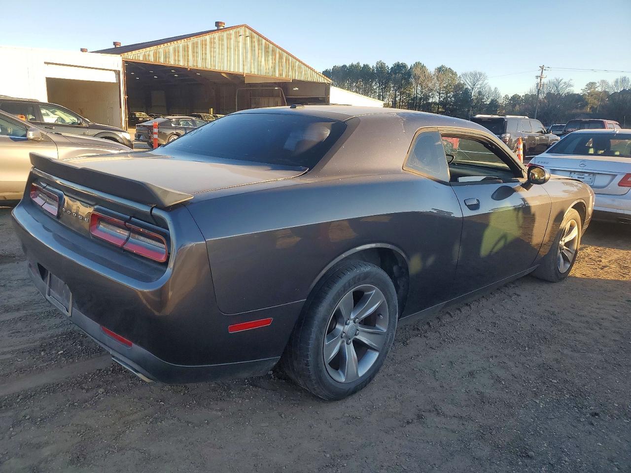 2016 DODGE CHALLENGER SXT photo 3