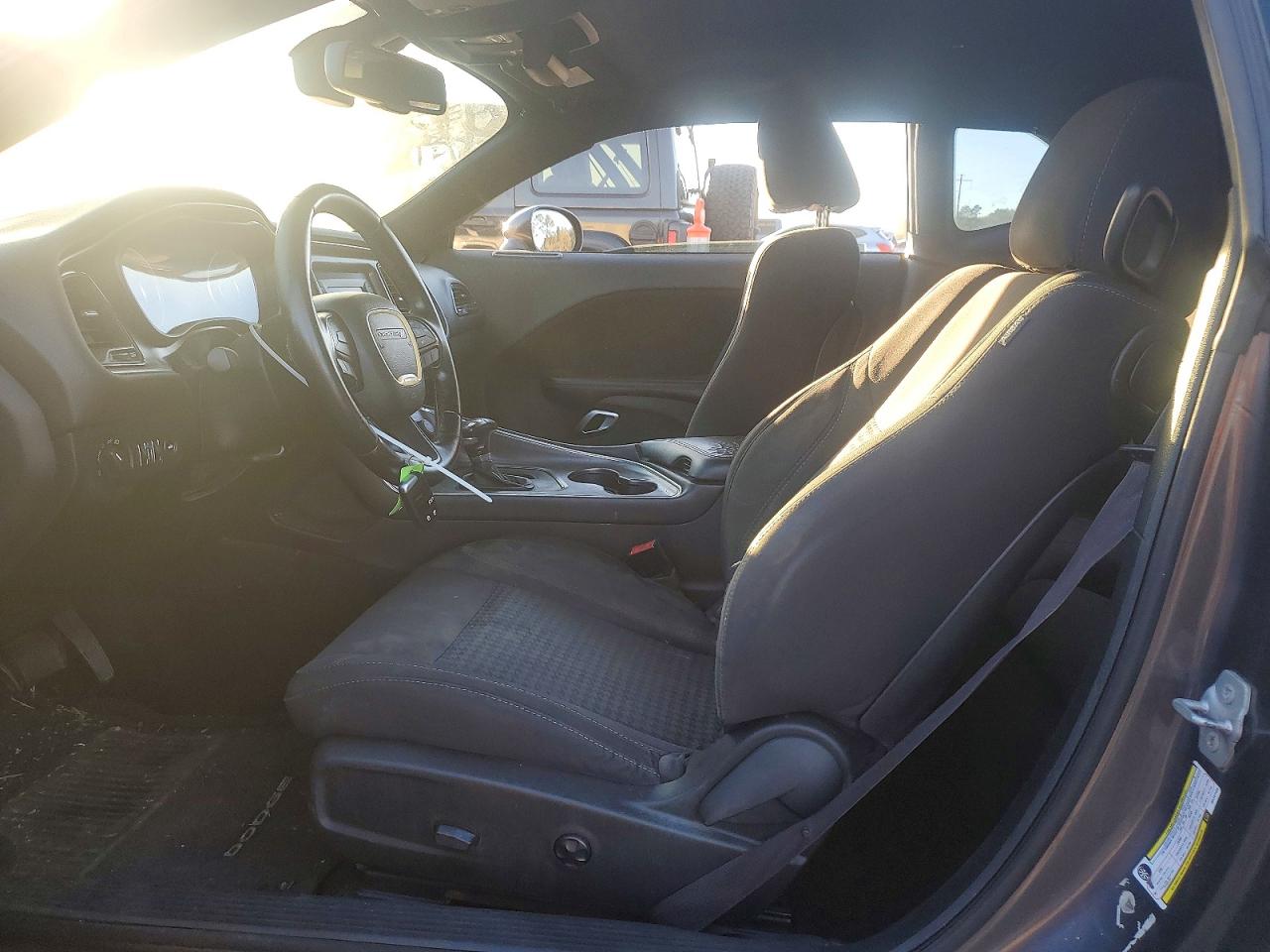 2016 DODGE CHALLENGER SXT photo 7