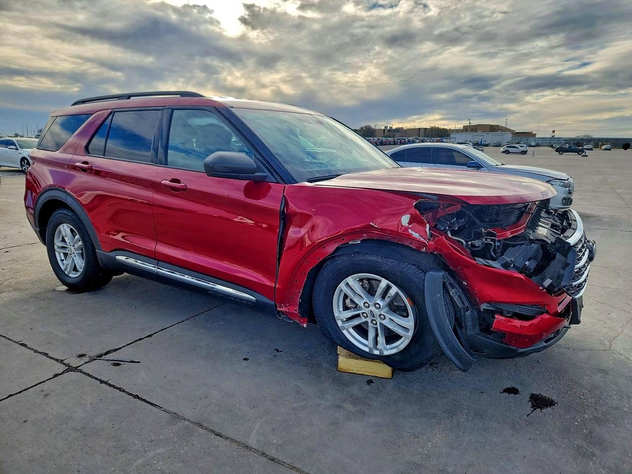 2020 FORD EXPLORER XLT photo 4