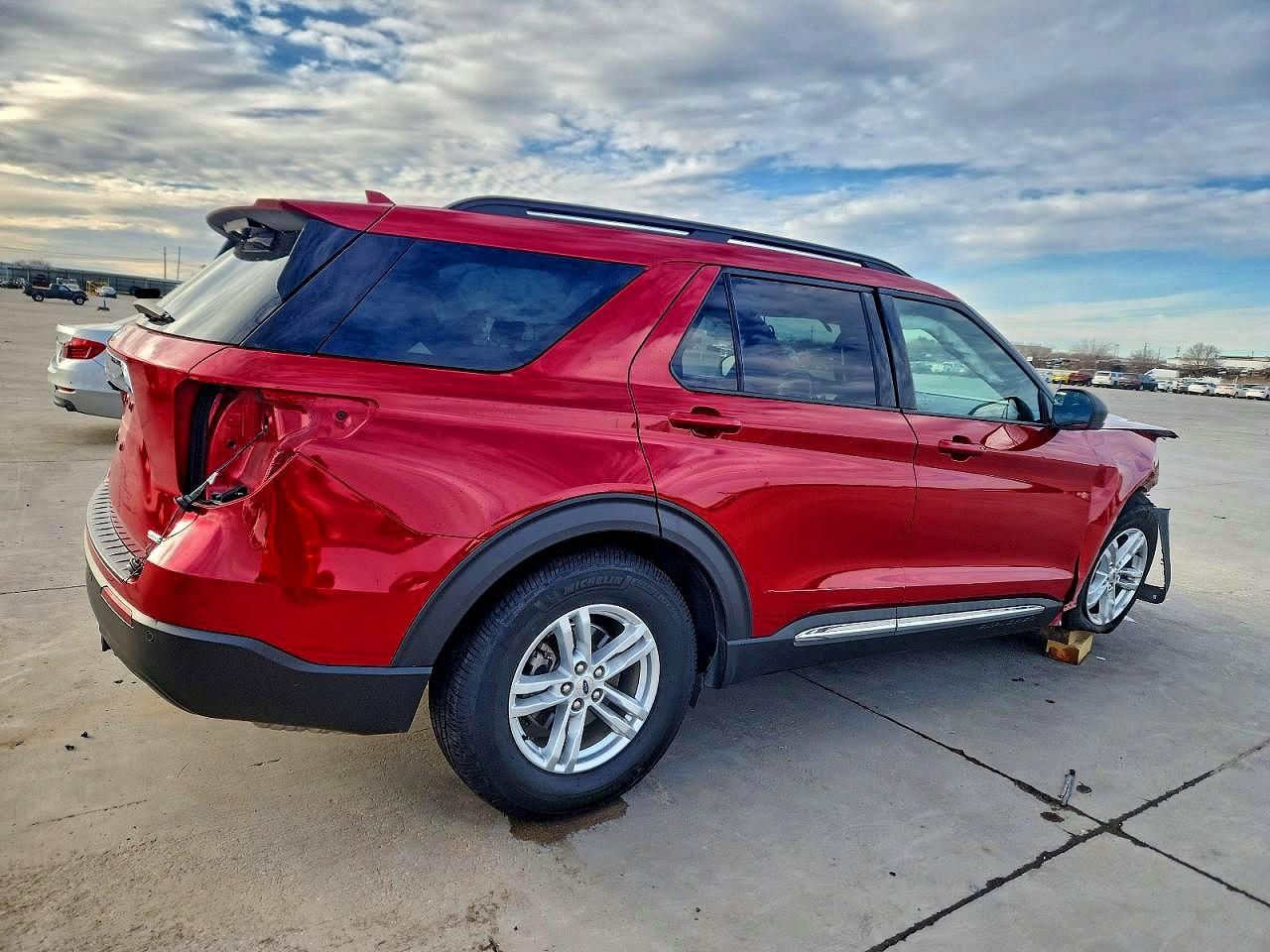 2020 FORD EXPLORER XLT photo 3